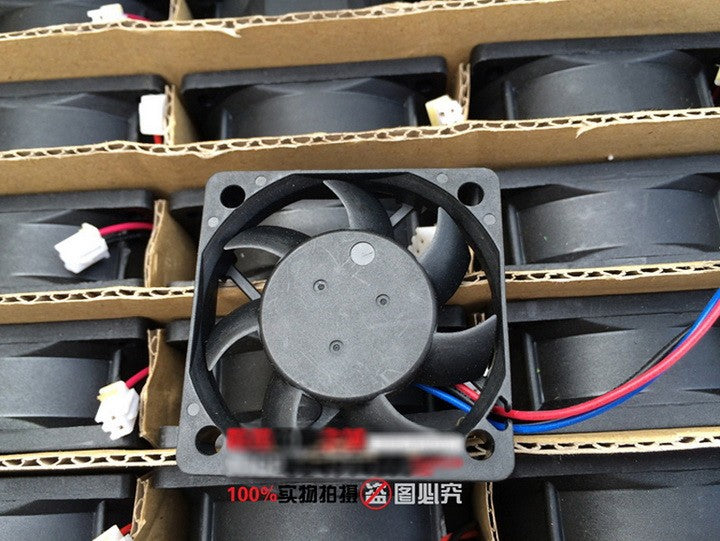 DELTA EFB0505HA -L701 -SV68 3.3V 0.25A 3wires Cooling Fan - Picture need